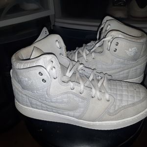 (SOLD)Jordan 1 AJKO Platinum